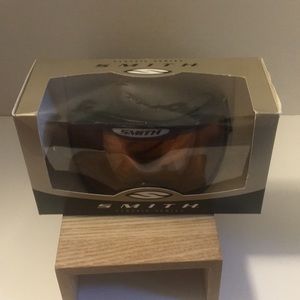 SMITH SUN VALLEY III GOGGLES GOLD LIGHT LENS YOUTH ADJUSTABLE HEADSTRAP.